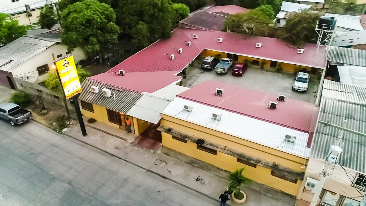Mados Hotel Tamarindo Choluteca エクステリア 写真